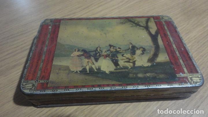 Cajas y cajitas met&aacute;licas: ANTIGUA LATA OBSEQUIO DE CALZADOS ESTRANY. PALMA DE MALLORCA. A&Ntilde;OS 20.30