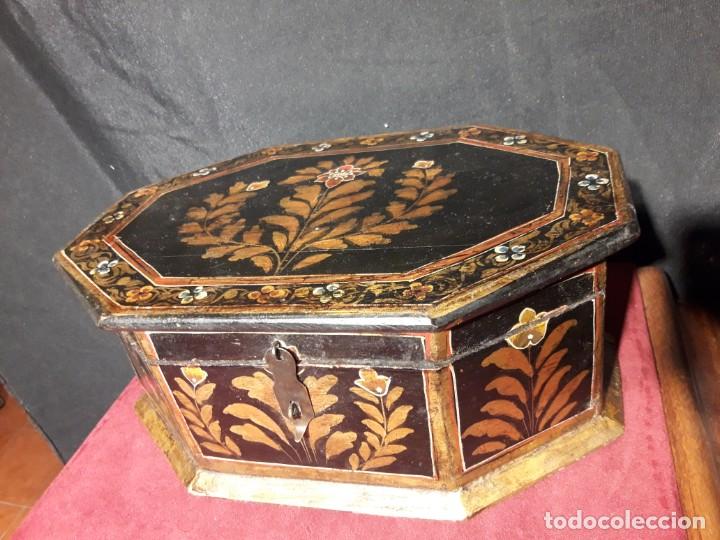 Cajas y cajitas met&aacute;licas: Caja de madera decorada siglo XIX - Foto 2