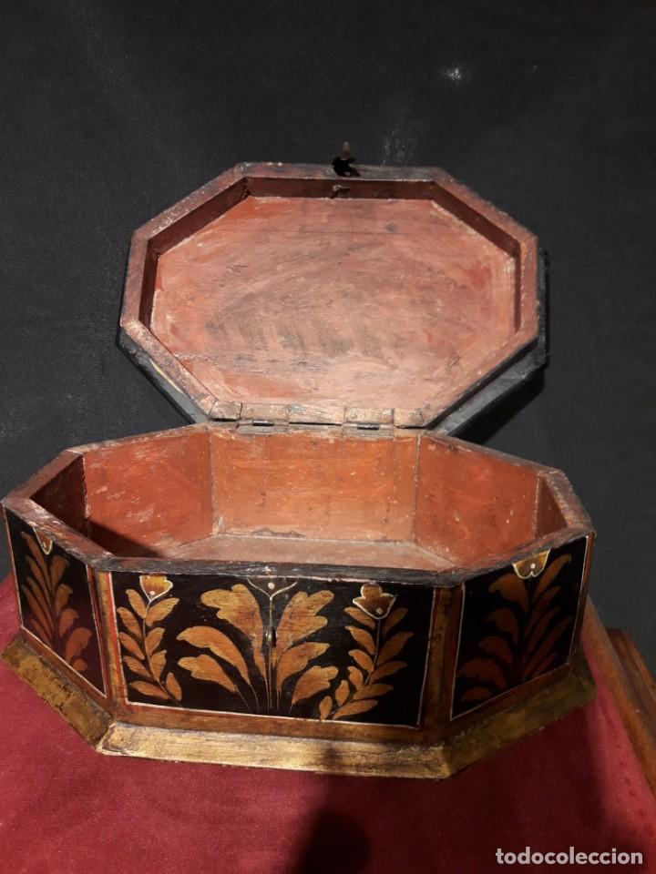 Cajas y cajitas met&aacute;licas: Caja de madera decorada siglo XIX - Foto 3