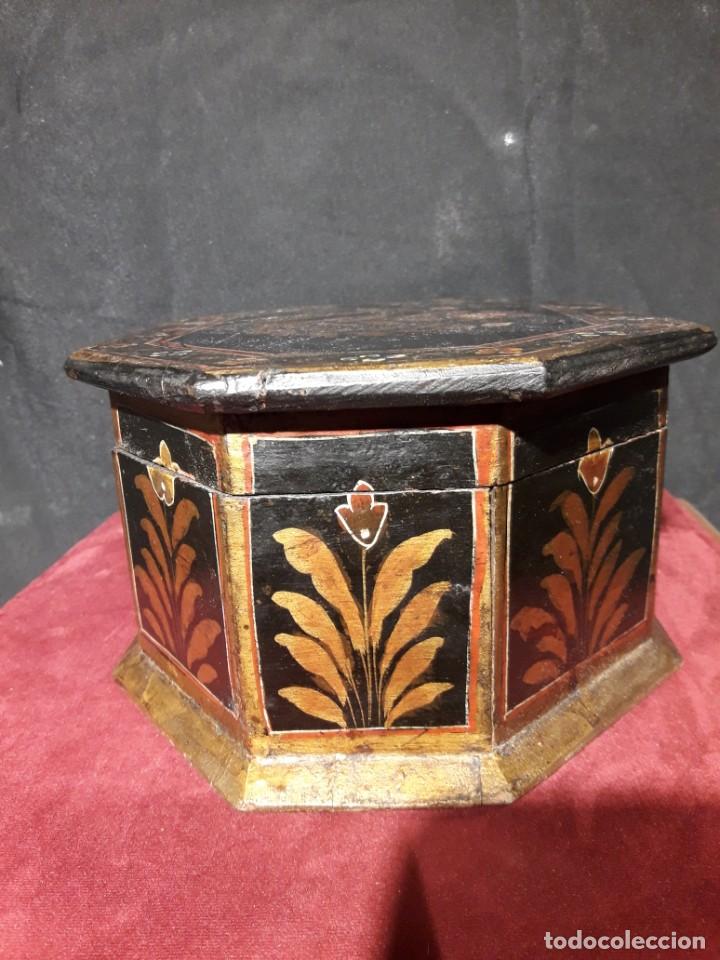 Cajas y cajitas met&aacute;licas: Caja de madera decorada siglo XIX - Foto 4