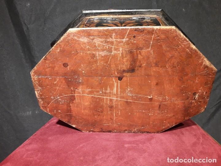 Cajas y cajitas met&aacute;licas: Caja de madera decorada siglo XIX - Foto 6