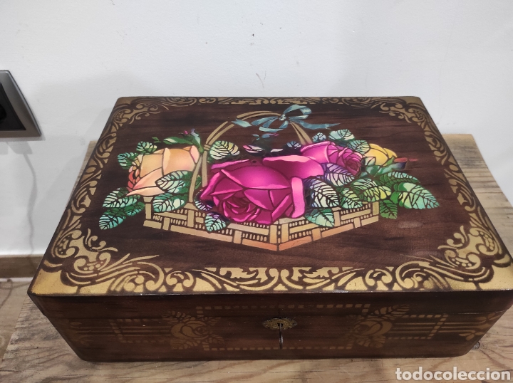 Cajas y cajitas met&aacute;licas: Antigua caja tipo Joyero, la estrella marca registrada. 31x23x10cm