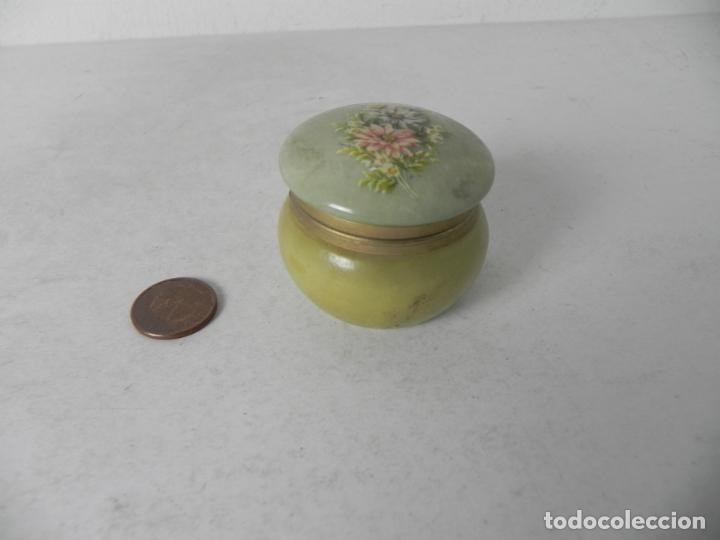 Cajas y cajitas met&aacute;licas: JOYERO O PASTILLERO DE MARMOL CON MOTIVOS FLORALES EN LA TAPA (VER FOTOS)