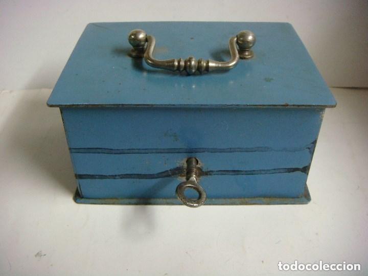 Blechdosen und Kisten: CAJA ANTIGUA DE CAUDALES DE HIERRRO CON SU LLAVE-( & )
