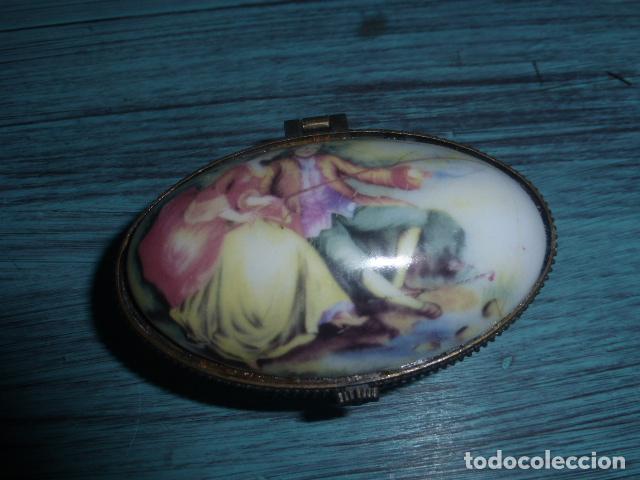 Cajas y cajitas met&aacute;licas: CAJA JOYERO DE PORCELANA CON CIERRE DE METAL
