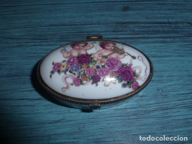 Cajas y cajitas met&aacute;licas: CAJA JOYERO DE PORCELANA CON CIERRE DE METAL
