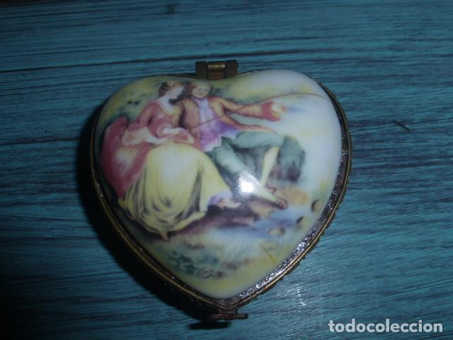 Cajas y cajitas met&aacute;licas: CAJA JOYERO CON FORMA DE CORAZON, EN PORCELANA