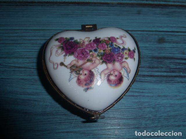 Cajas y cajitas met&aacute;licas: CAJA JOYERO CON FORMA DE CORAZON, EN PORCELANA