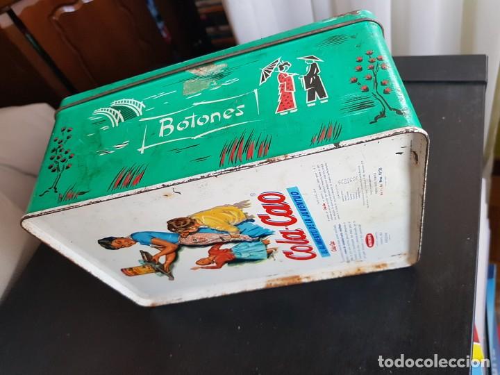 Cajas y cajitas met&aacute;licas: CAJA MET&Aacute;LICA DE HOJALATA COLA CAO ORIGINAL A&Ntilde;OS 60 BOTONES