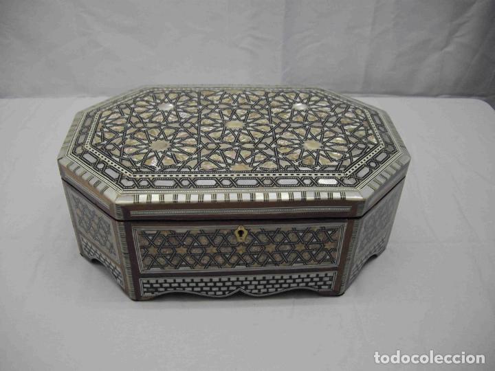 Cajas y cajitas met&aacute;licas: CAJA NACAR OCTOGONAL - Foto 2