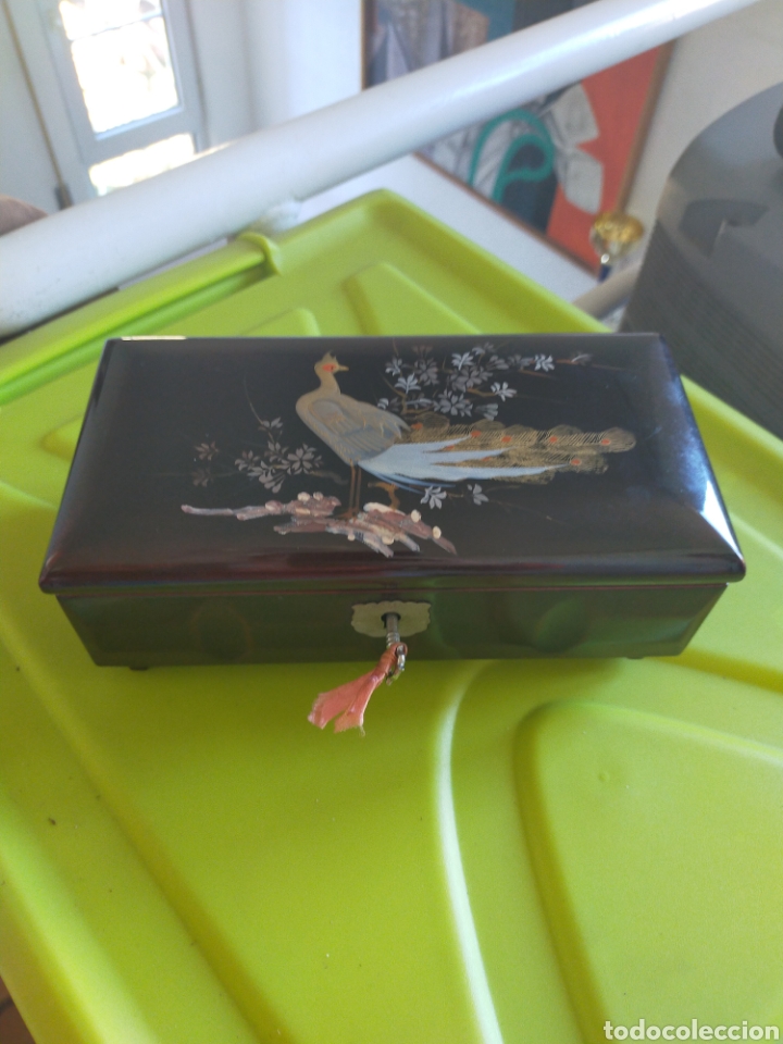 Blechdosen und Kisten: Caja musical lacada
