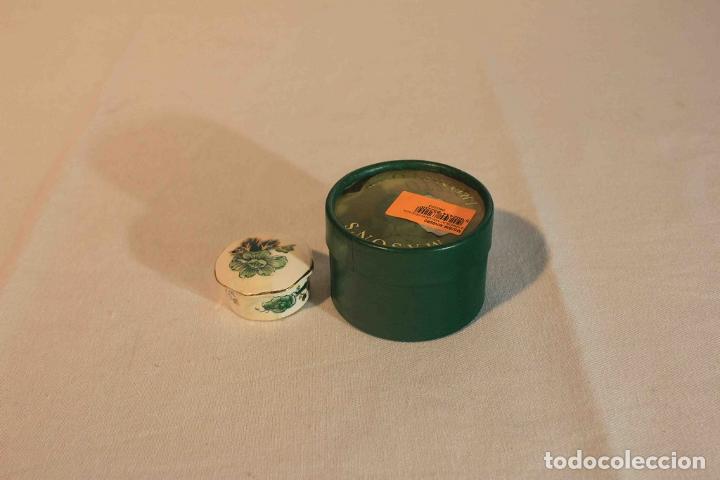 Blechdosen und Kisten: CAJITA PORCELANA FLOR VERDE
