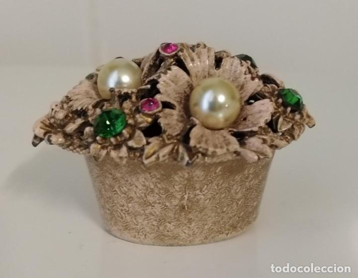Cajas y cajitas met&aacute;licas: Vintage Florenza Italia. Peque&ntilde;a caja en tono dorado con perlas y piedras de colores