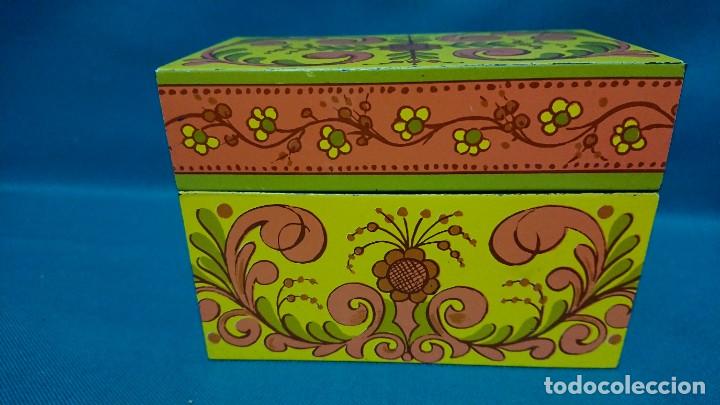 Cajas y cajitas met&aacute;licas: CAJA VINTAGE MET&Aacute;LICA DE AVON