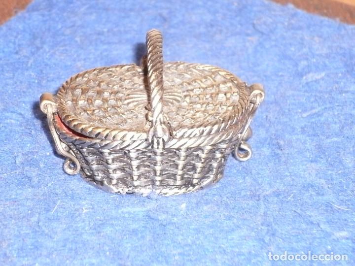 Boxes and metal boxes: PASTILLERO DE ALPACA,CESTA DE MERIENDA CON 2 ABERTURAS,FORRADO EL INTERIOR.