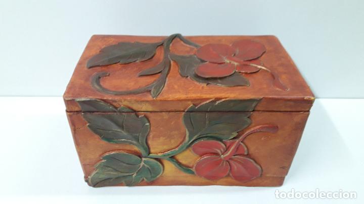 Boxes and metal boxes: BONITA CAJA EN MADERA CON DETALLES DE FLORES TALLADAS