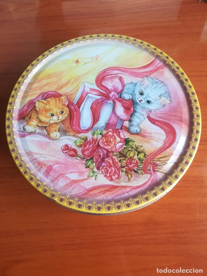 Cajas y cajitas met&aacute;licas: PRECIOSA LATA REDONDA GATOS GATITOS