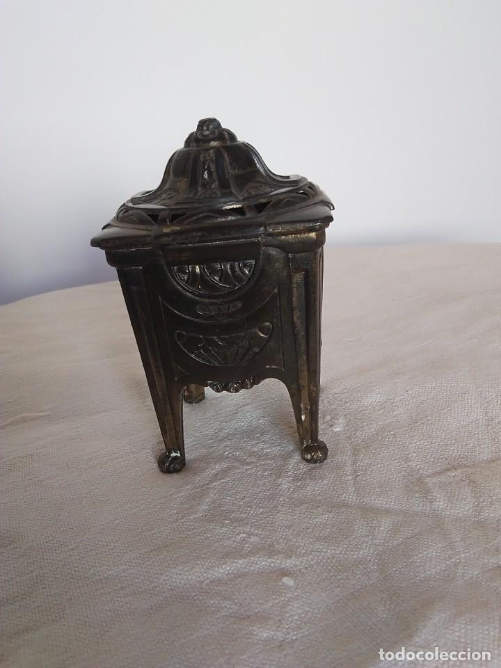 Cajas y cajitas met&aacute;licas: Caja o joyero modernista, en metal dorado