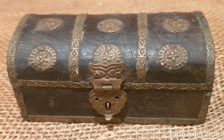 Cajas y cajitas met&aacute;licas: Baul joyero