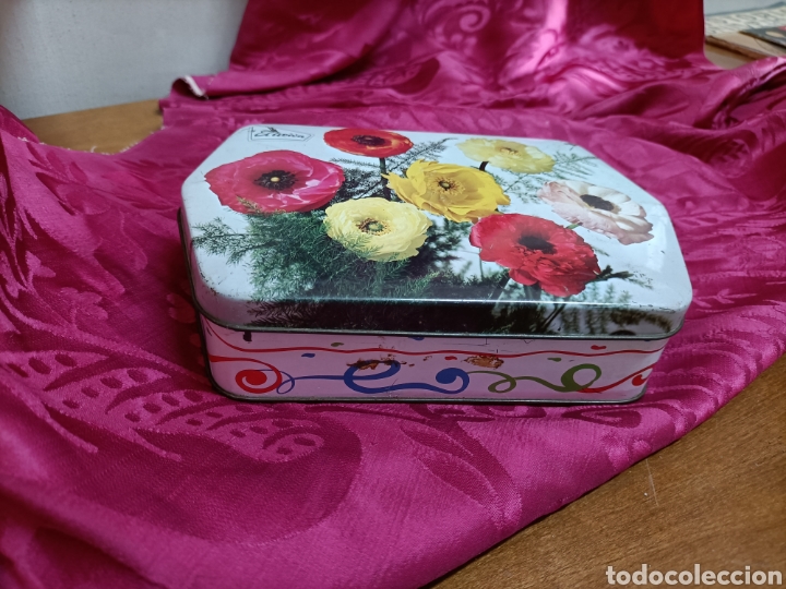 Cajas y cajitas met&aacute;licas: Caja pastillas caf&eacute; y leche. El avi&oacute;n. Logro&ntilde;o. 19 x 13 x 5 cms
