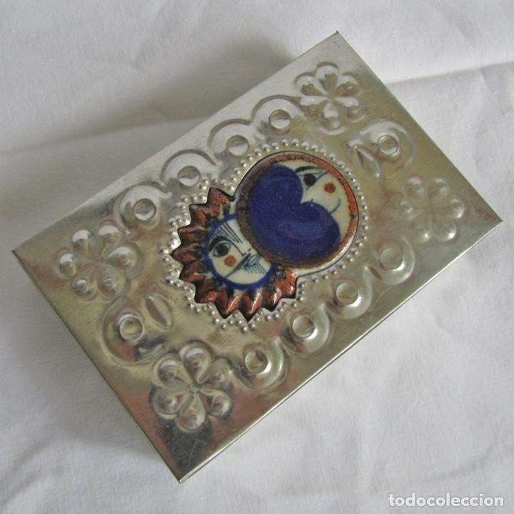 Casse e cassette metalliche: Caja de chapa con porcelana sol y luna