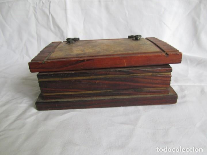 Cajas y cajitas met&aacute;licas: Caja de madera en forma de libro con mapa, herrajes de hierro - Foto 5