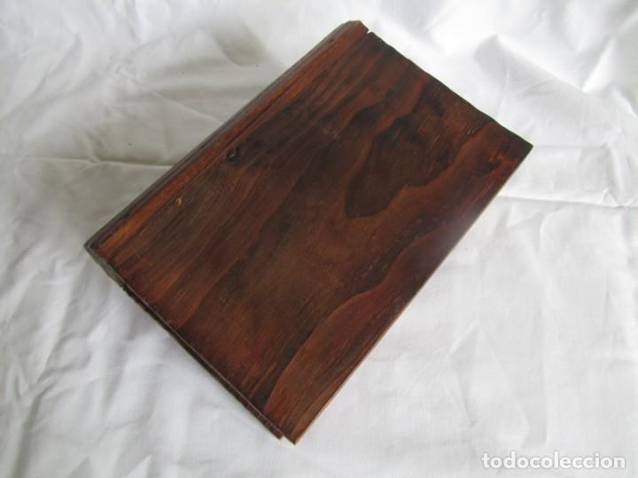Cajas y cajitas met&aacute;licas: Caja de madera en forma de libro con mapa, herrajes de hierro - Foto 8