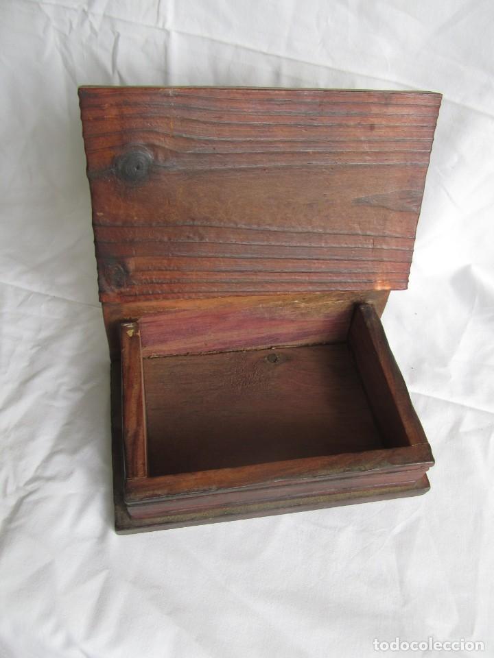 Cajas y cajitas met&aacute;licas: Caja de madera en forma de libro con mapa, herrajes de hierro - Foto 9