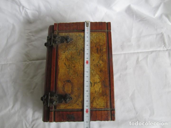 Cajas y cajitas met&aacute;licas: Caja de madera en forma de libro con mapa, herrajes de hierro - Foto 10