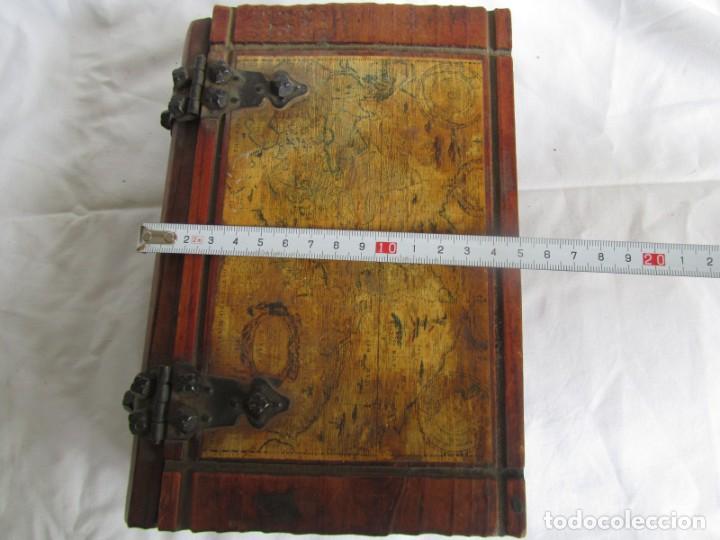 Cajas y cajitas met&aacute;licas: Caja de madera en forma de libro con mapa, herrajes de hierro - Foto 11