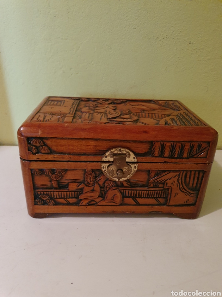 Cajas y cajitas met&aacute;licas: CAJA DE MADERA CON FIGURAS EN BAJO RELIEVE POR FAVOR LEER DESCRIPCI&Oacute;N