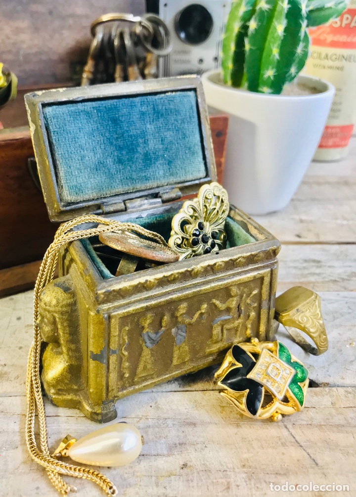 Cajas y cajitas met&aacute;licas: CURIOSO JOYERO DE TEMPLO EGIPCIO MINI COFRE CON TAPA PARA JOYAS O ANILLOS DE CALAMINA COLOR BRONCE