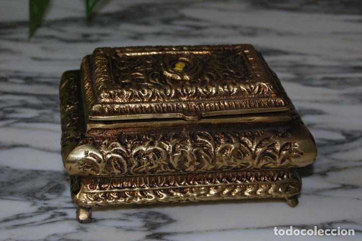 Cajas y cajitas met&aacute;licas: ANTIGUA CAJA DE BRONCE - JOYERO - Foto 1