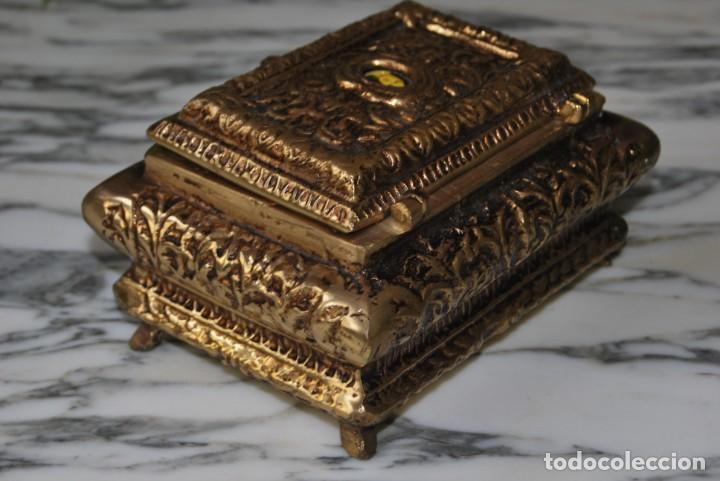 Cajas y cajitas met&aacute;licas: ANTIGUA CAJA DE BRONCE - JOYERO - Foto 5