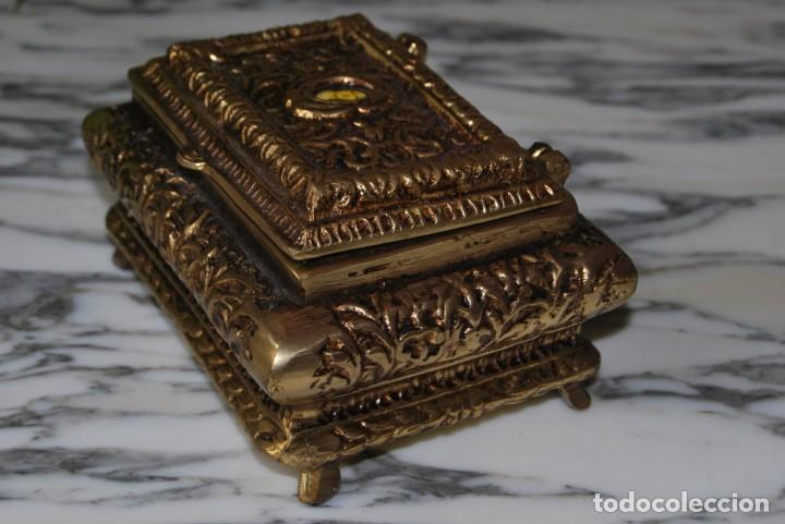 Cajas y cajitas met&aacute;licas: ANTIGUA CAJA DE BRONCE - JOYERO - Foto 6