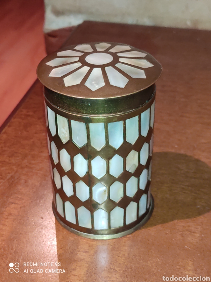 Cajas y cajitas met&aacute;licas: Bote de lat&oacute;n y Nacar o madre perla