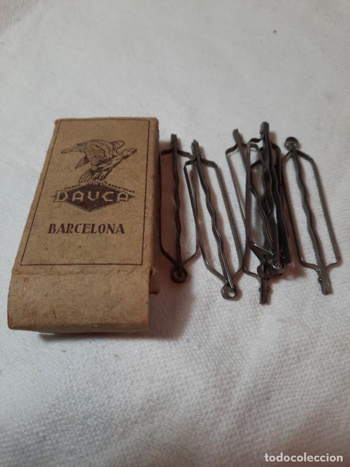 Cajas y cajitas met&aacute;licas: Caja antigua con rizadores de pelo- Dauca Barcelona