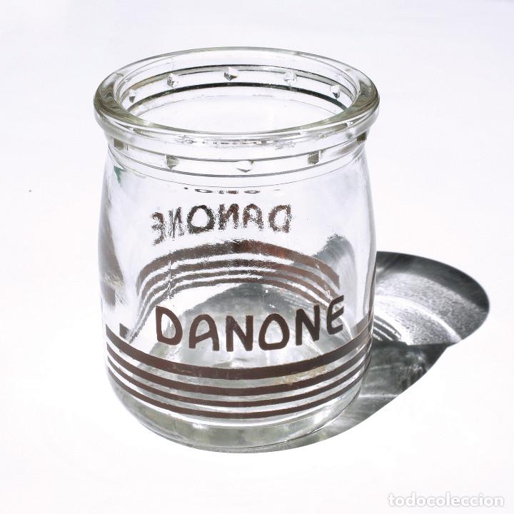 Bo&icirc;tes et petites bo&icirc;tes m&eacute;talliques: YOGUR DANONE. FRASCO DE CRISTAL ANTIGUO ENVASE SERIGRAFIADO, MARCA Y RAYAS COLOR MARR&Oacute;N A&Ntilde;OS 70.