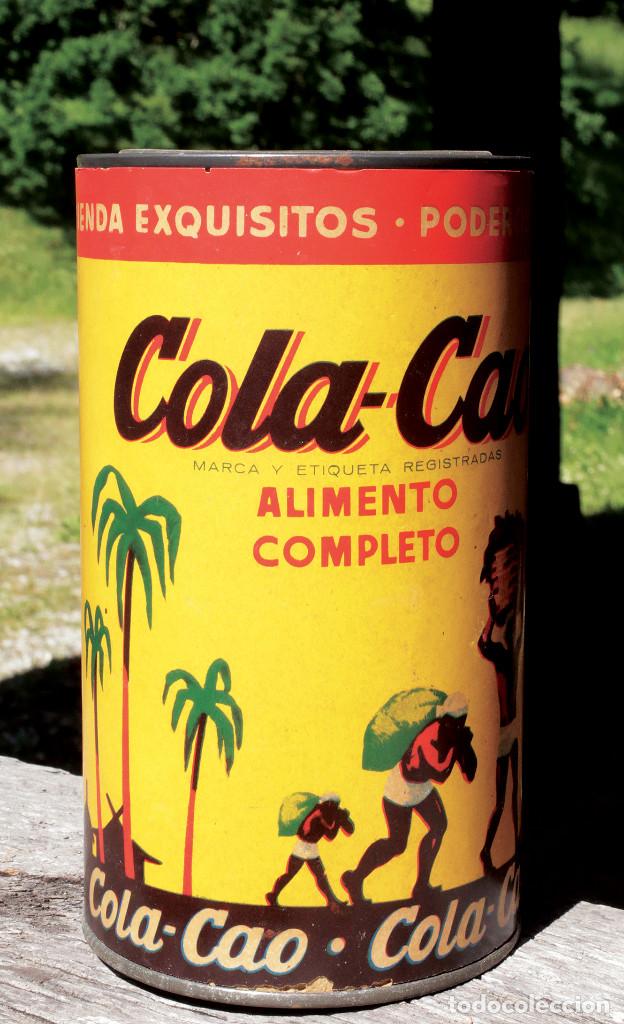 Cajas y cajitas met&aacute;licas: Cola-Cao. ANTIGUO BOTE CART&Oacute;N FORRO EXTERIOR PAPEL (ETIQUETA) BASE Y TAPA DE ALUMINIO. A&Ntilde;OS 50.