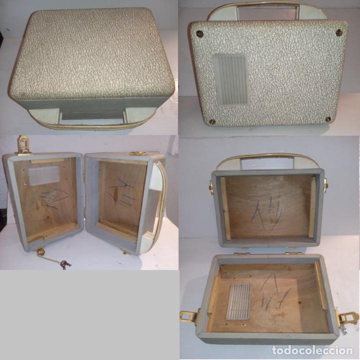 Cajas y cajitas met&aacute;licas: Malet&iacute;n Caja de madera vintage forrada con cerraduras. 25x19x15,5cm.