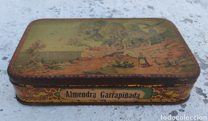 Cajas y cajitas met&aacute;licas: Antigua caja litografiada Almendra Garrapi&ntilde;ada Francisco Lora Puente genil Muy Rara