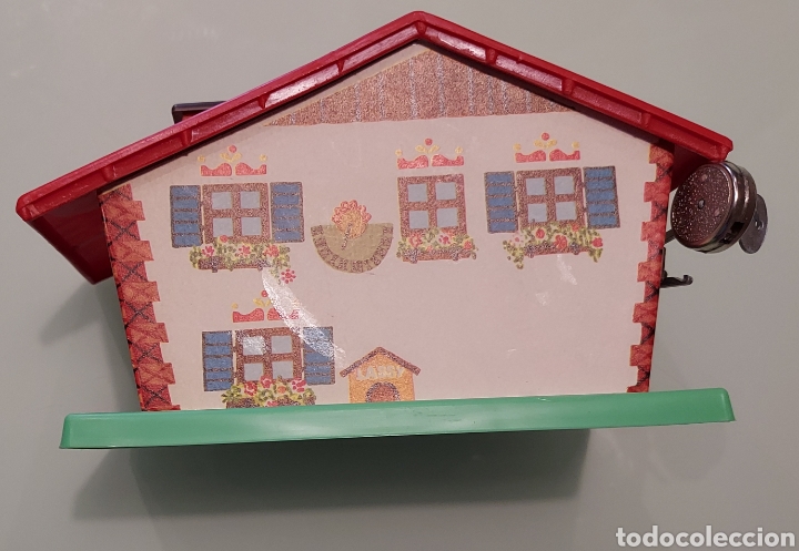 Cajas y cajitas met&aacute;licas: Hucha casa de pl&aacute;stico con candado - Foto 4