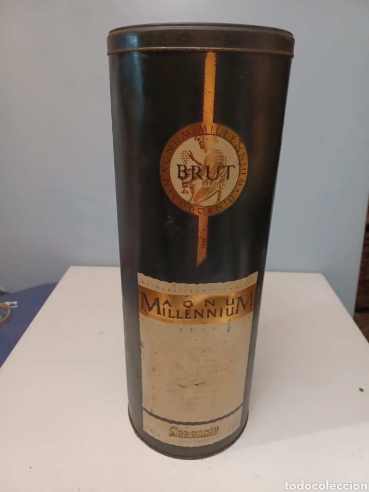 Cajas y cajitas met&aacute;licas: Tubo caja met&aacute;lica tubular Brut Codorniu M&aacute;gnum Millenium a&ntilde;o 2000 de 38x14 cm diametro