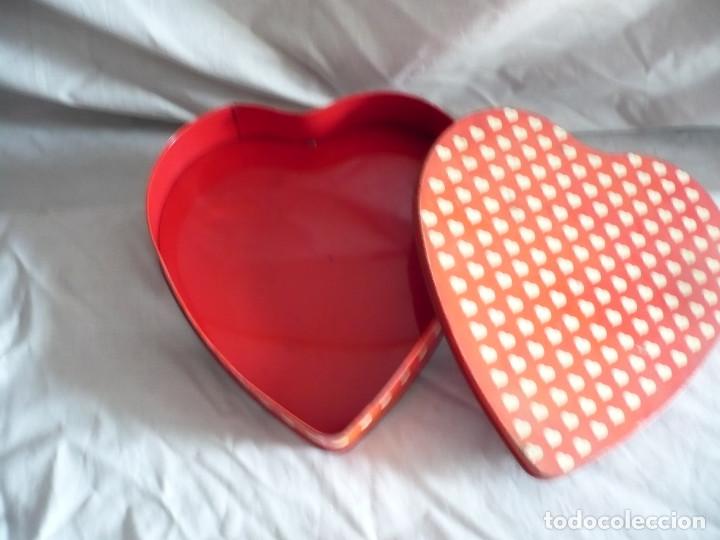 Cajas y cajitas met&aacute;licas: Caja de lata en forma de coraz&oacute;n - Foto 2