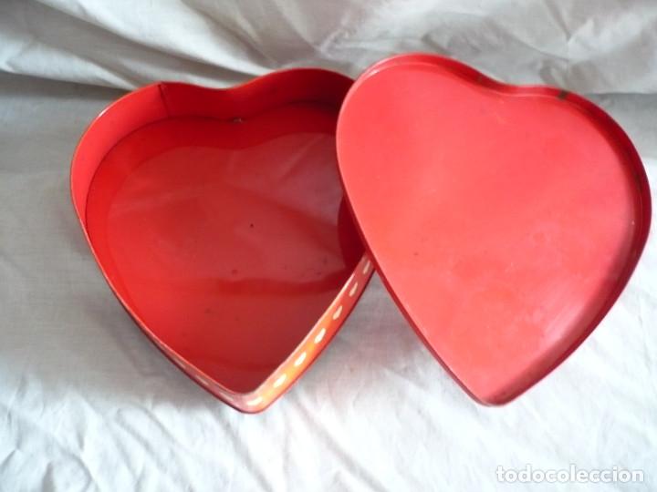 Cajas y cajitas met&aacute;licas: Caja de lata en forma de coraz&oacute;n - Foto 3