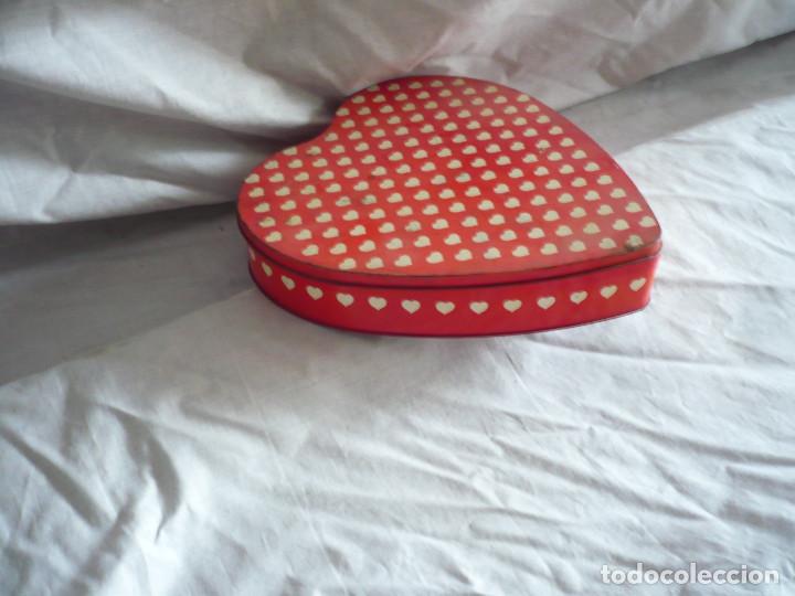 Cajas y cajitas met&aacute;licas: Caja de lata en forma de coraz&oacute;n - Foto 4