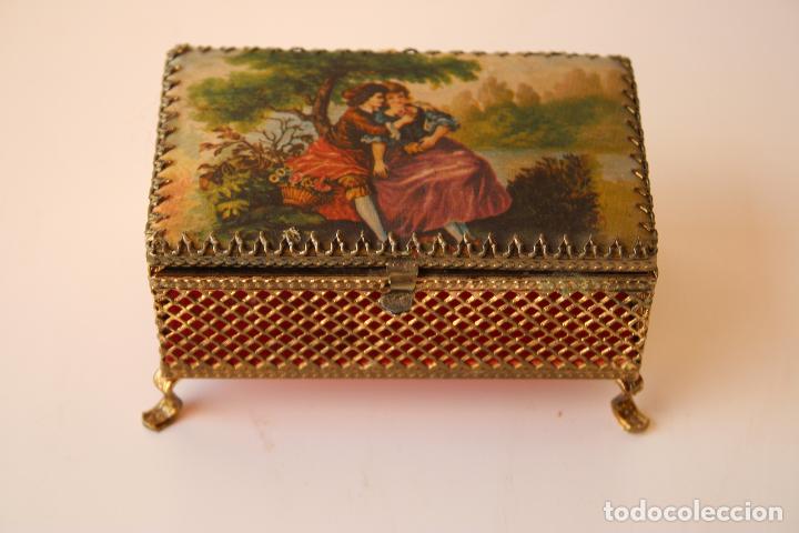 Cajas y cajitas met&aacute;licas: vintage cajita joyero romantica en metal dorado