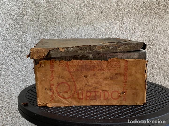 Boxes and metal boxes: CAJA SURTIDO GALLETAS FINAS Y BIZCOCHOS DE LUJO MARCA PITUSIN HOJALATA PAPEL 16X22X23CMS