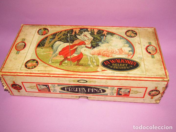 Blechdosen und Kisten: Antigua Caja Vac&iacute;a en Grueso Cart&oacute;n de Fruta Fina LA WALKYRIA en Litograf&iacute;a - A&ntilde;o 1920-30s.