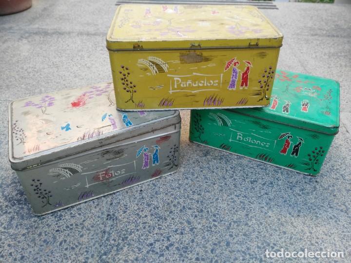 Cajas y cajitas met&aacute;licas: LOTE DE 5 CAJAS ANTIGUAS COLA CAO